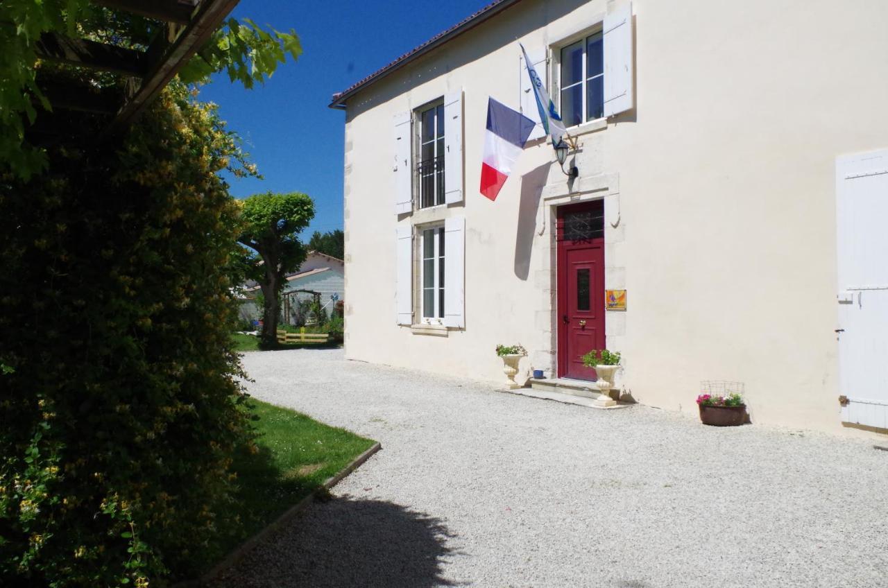 Maison D'Hotes Le Cadran Solaire Courcelles  Екстериор снимка