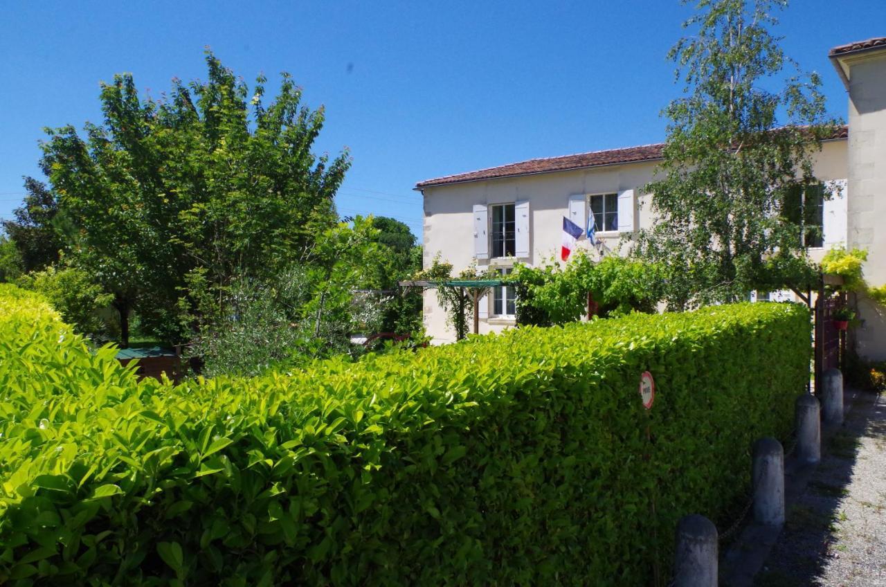 Maison D'Hotes Le Cadran Solaire Courcelles  Екстериор снимка