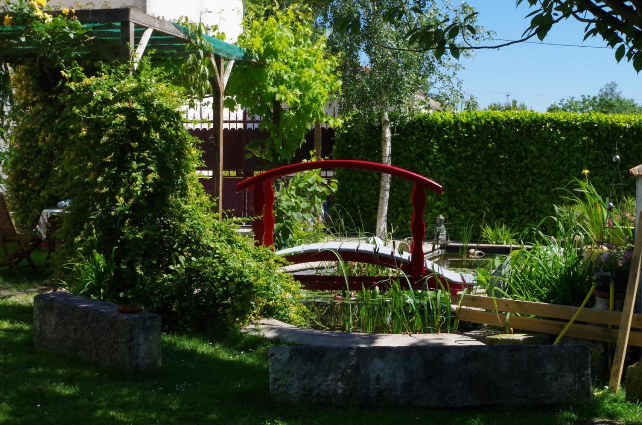 Maison D'Hotes Le Cadran Solaire Courcelles  Екстериор снимка