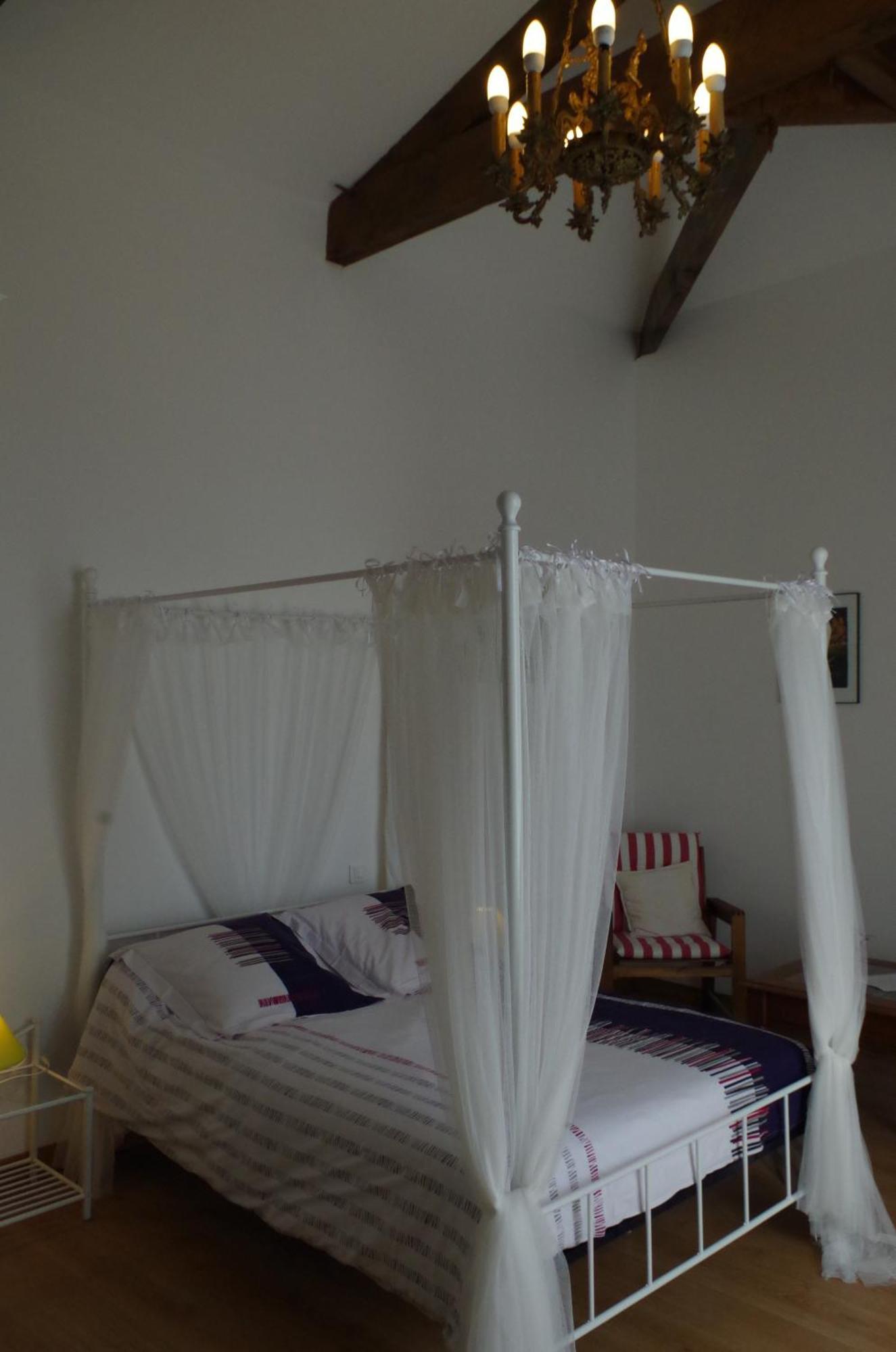 Maison D'Hotes Le Cadran Solaire Courcelles  Екстериор снимка