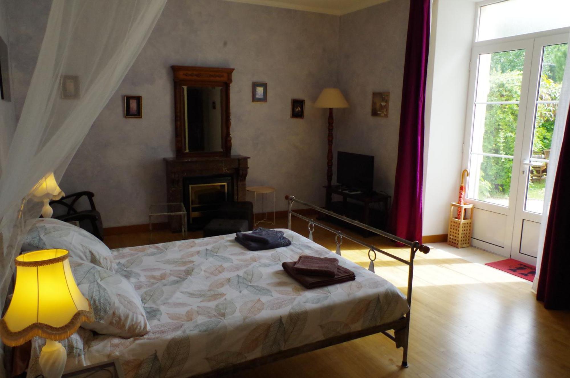 Maison D'Hotes Le Cadran Solaire Courcelles  Екстериор снимка