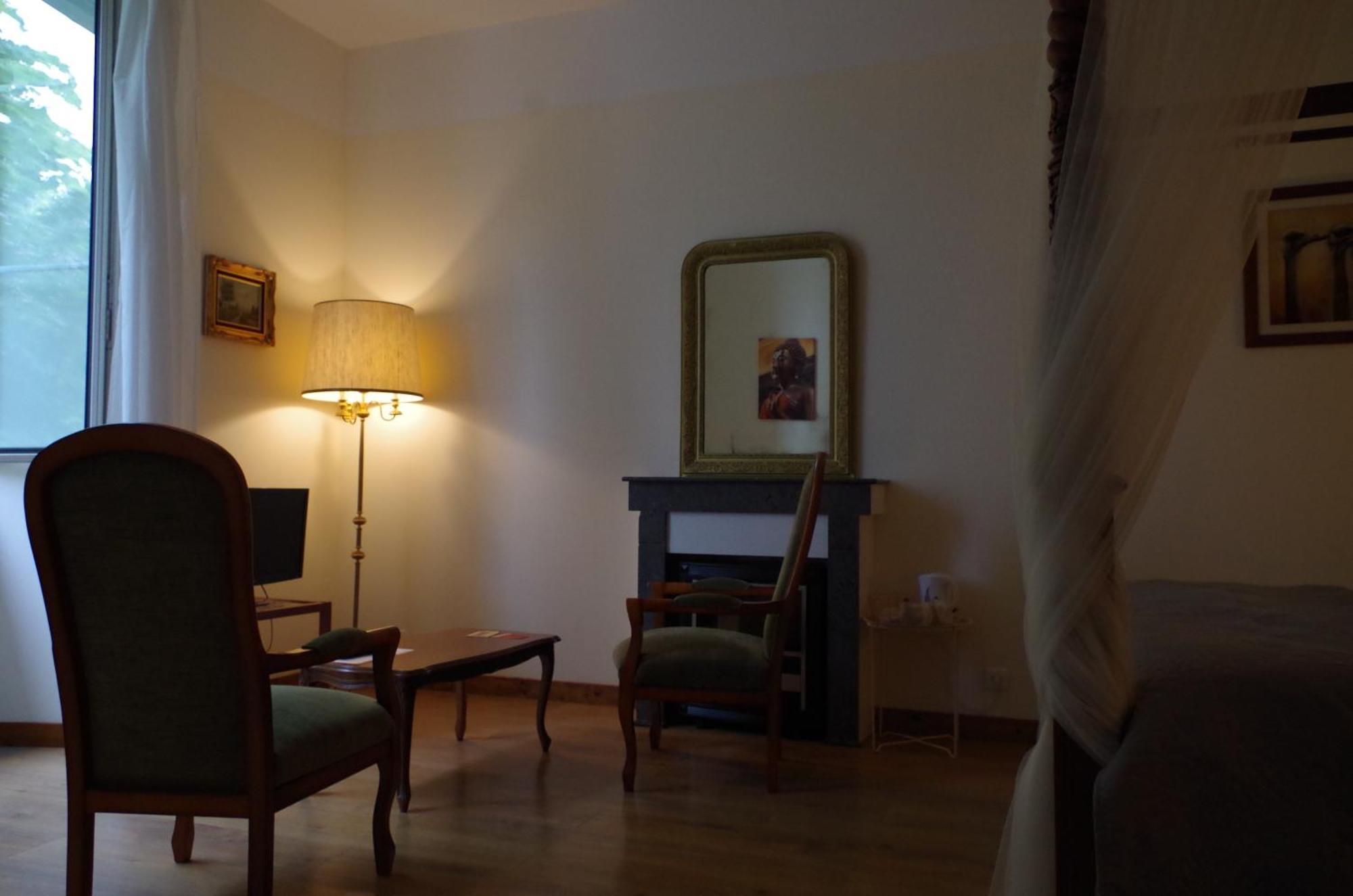 Maison D'Hotes Le Cadran Solaire Courcelles  Екстериор снимка