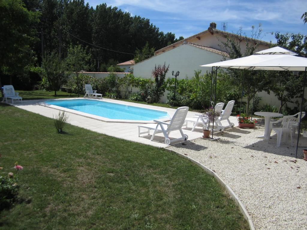 Maison D'Hotes Le Cadran Solaire Courcelles  Екстериор снимка