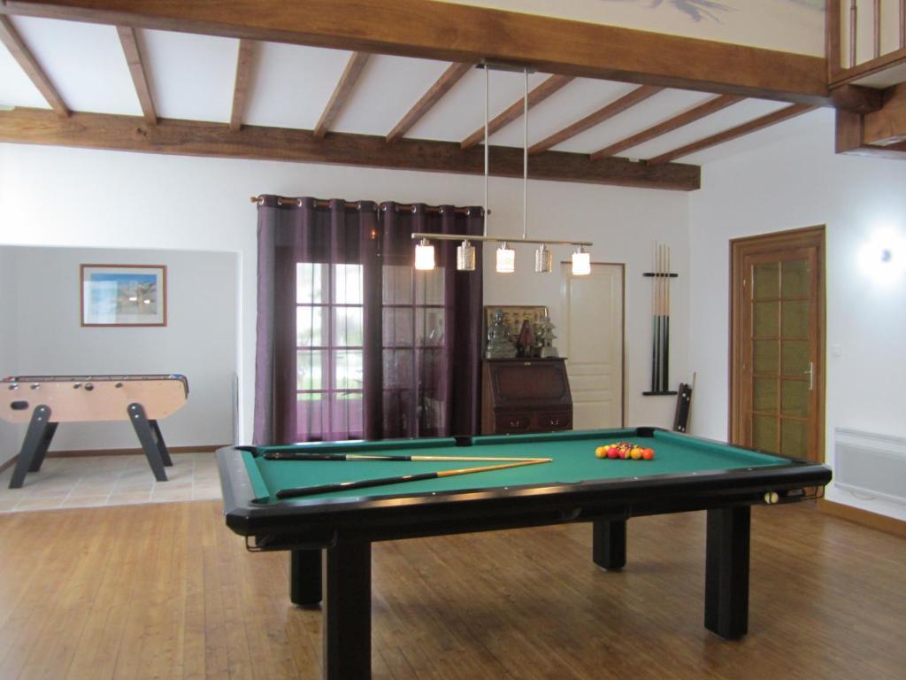 Maison D'Hotes Le Cadran Solaire Courcelles  Екстериор снимка